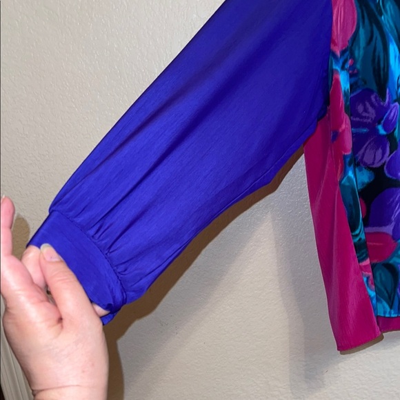 Vintage Vibrant Floral Women's Top - Picture 3 of 7